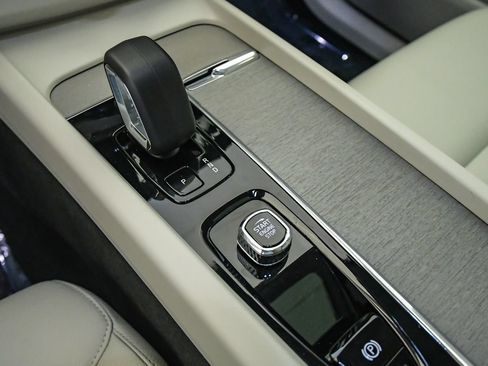 Certified 2023 Volvo XC60 T8 Plus w/ Protection Package Premier AWD/4WD image 22