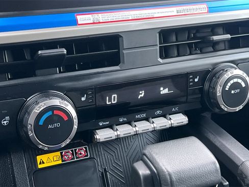 Certified 2025 Toyota Tacoma TRD Off-Road image 23