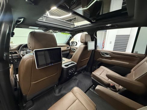 Used 2021 Chevrolet Suburban High Country AWD/4WD image 26