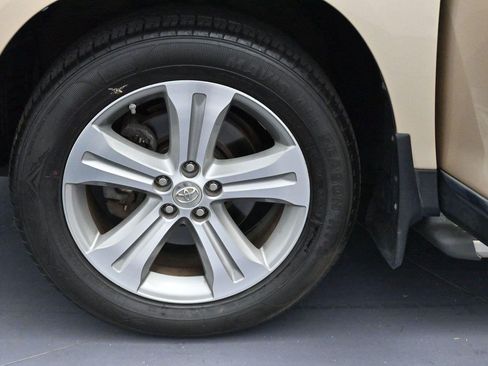 Used 2013 Toyota Highlander Limited FWD image 39