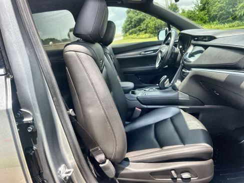Used 2023 Cadillac XT6 Luxury FWD image 12