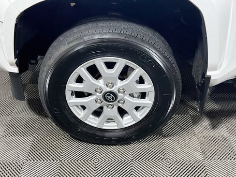 Certified 2024 Toyota Tacoma SR5 AWD/4WD image 26