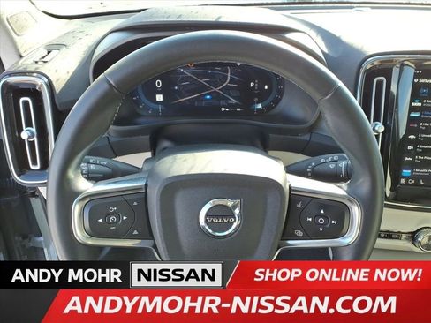 Used 2023 Volvo XC40 B5 Plus image 13