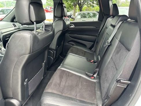 Used 2020 Jeep Grand Cherokee Altitude AWD/4WD image 15