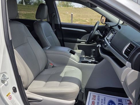 Used 2019 Toyota Highlander LE image 15