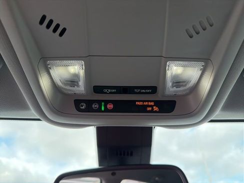 Used 2024 GMC Terrain SLE w/ Driver Convenience Package image 26