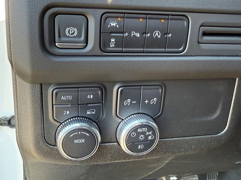 Used 2024 GMC Yukon XL SLT AWD/4WD image 21