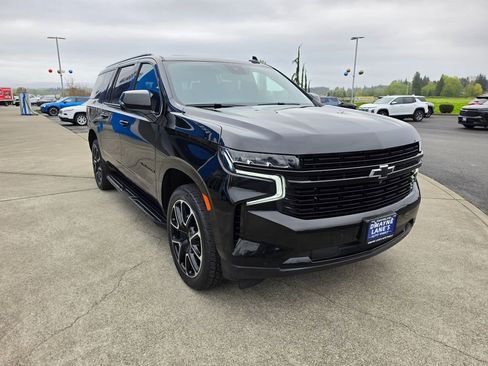Used 2024 Chevrolet Suburban RST w/ Luxury Package AWD/4WD image 8