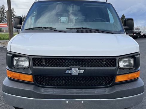 Used 2014 Chevrolet Express 2500 image 2