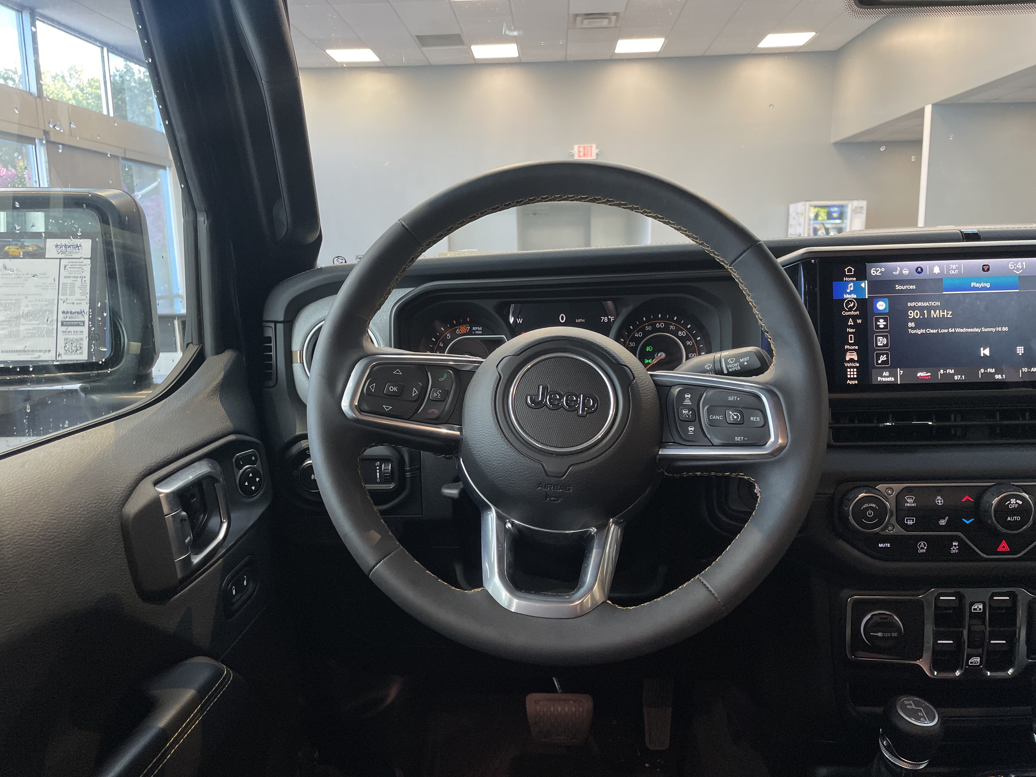 Used 2024 Jeep Wrangler Unlimited Sahara w/ Technology Group AWD/4WD image 18