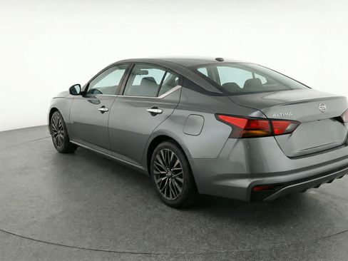 Used 2025 Nissan Altima 2.5 SV image 6
