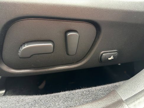 Used 2017 Subaru Forester 2.5i Limited image 18