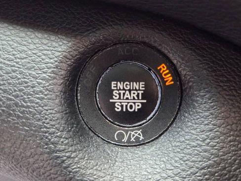 Used 2020 Jeep Cherokee Limited image 29