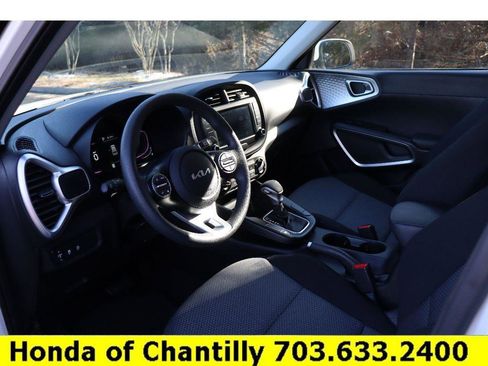 Used 2023 Kia Soul LX w/ LX Technology Package image 20