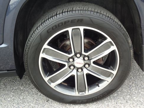 Used 2018 GMC Acadia Denali w/ Technology Package AWD/4WD image 9