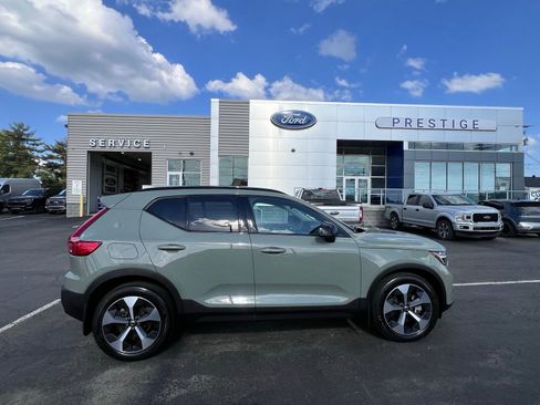 Used 2023 Volvo XC40 B5 Plus w/ Driver Assist Package AWD/4WD image 8