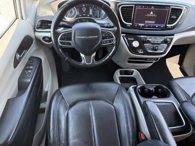 Used 2021 Chrysler Pacifica Touring-L FWD image 14