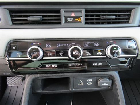 Used 2023 Honda Pilot Touring image 22