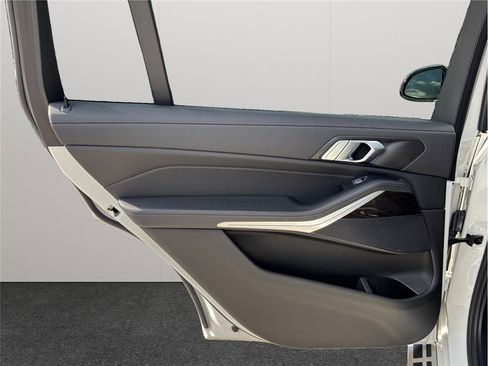 Used 2021 BMW X7 xDrive40i w/ Parking Assistance Package image 44