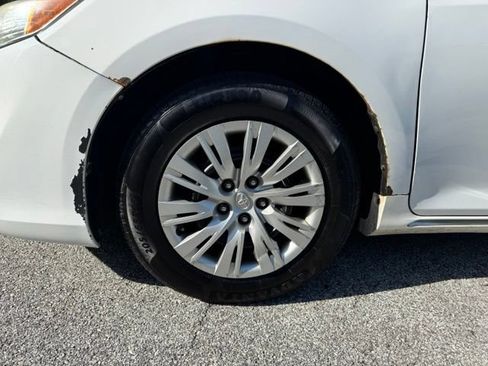 Used 2013 Toyota Camry LE FWD image 2