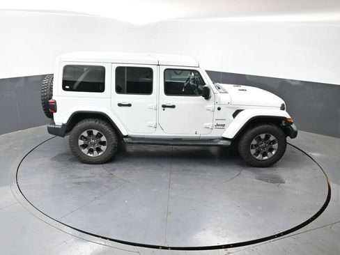 Used 2018 Jeep Wrangler Unlimited Sahara AWD/4WD image 38
