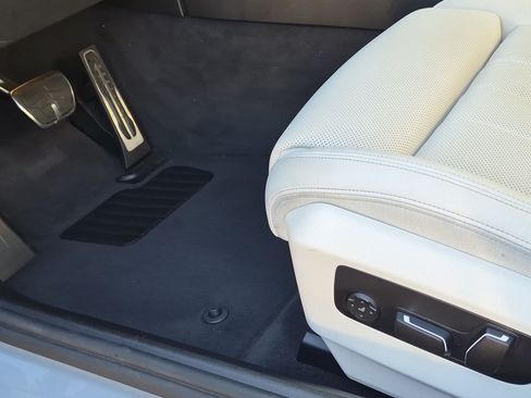 Used 2025 BMW i5 eDrive40i w/ M Sport Package RWD image 17
