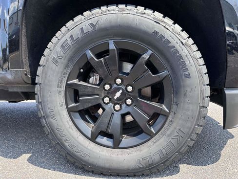 Used 2020 Chevrolet Colorado Z71 w/ Z71 Midnight Edition AWD/4WD image 7