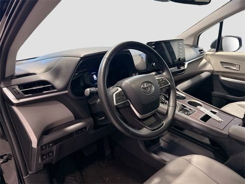Certified 2024 Toyota Sienna XLE image 8