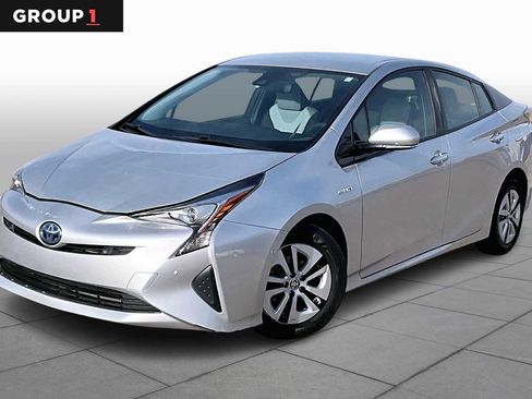Used 2017 Toyota Prius Two image 1