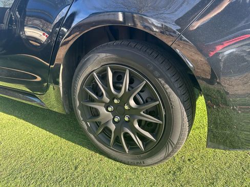 Used 2020 Toyota Corolla LE image 40