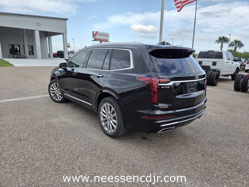 Used 2023 Cadillac XT6 Premium Luxury w/ Technology Package FWD image 5
