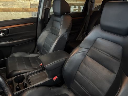 Used 2018 Honda CR-V Touring image 2