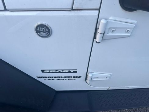 Used 2018 Jeep Wrangler Unlimited Sport S AWD/4WD image 9