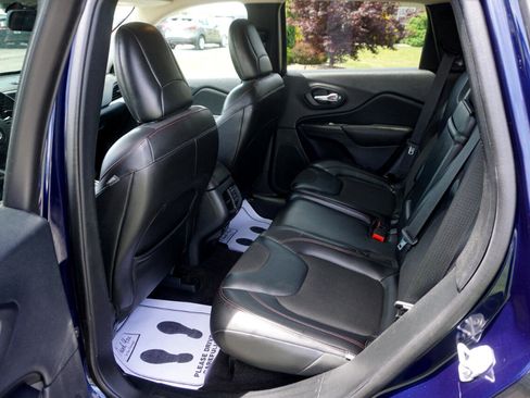 Used 2016 Jeep Cherokee Trailhawk image 8