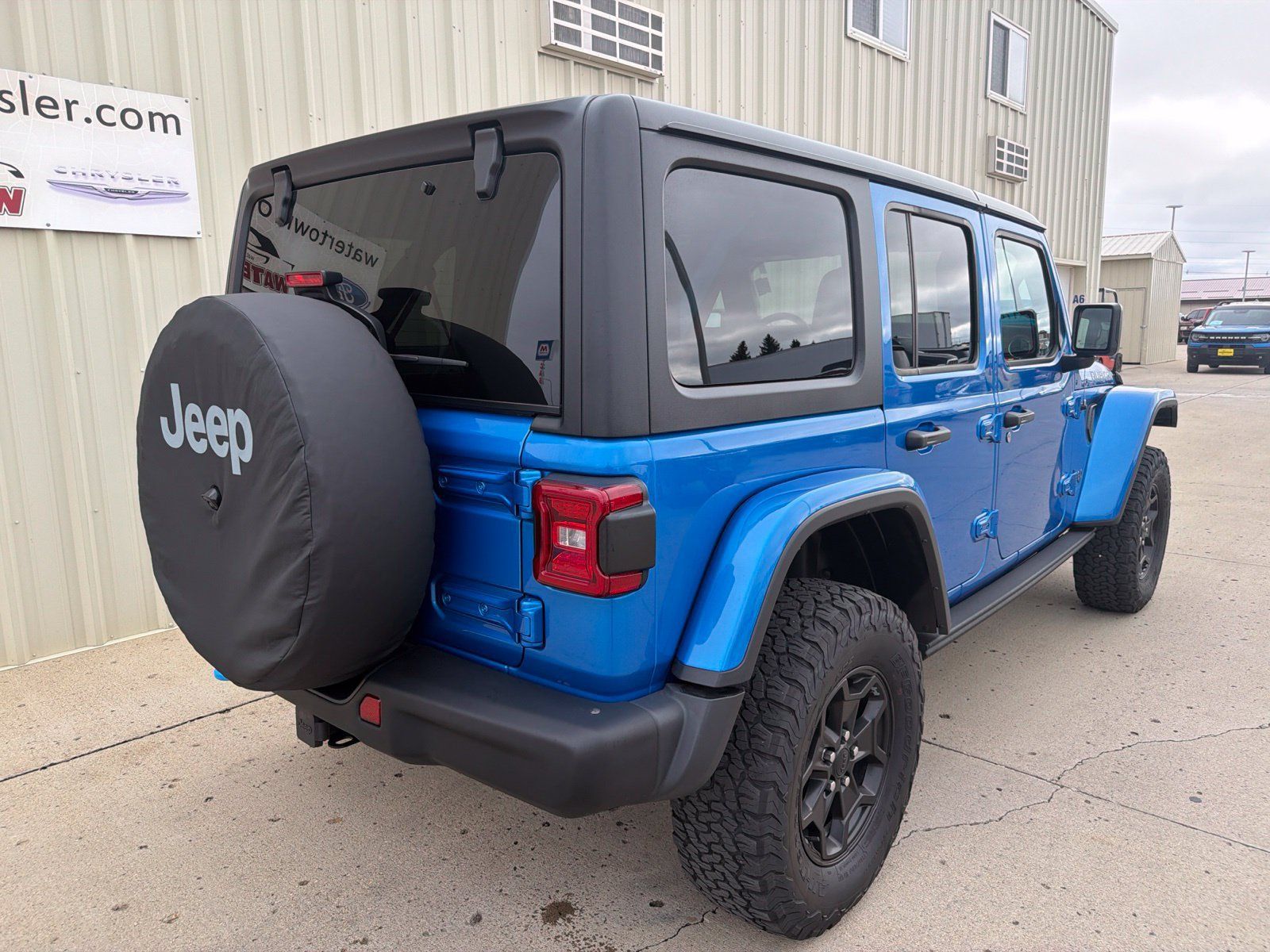 Used 2023 Jeep Wrangler Unlimited Rubicon 4xe AWD/4WD image 7