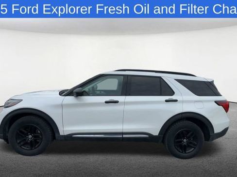 Used 2025 Ford Explorer Active AWD/4WD image 6