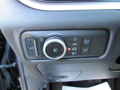 Used 2023 Ford Explorer XLT w/ Equipment Group 202A image 11