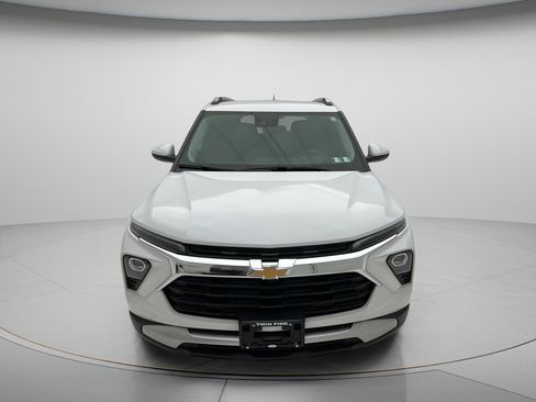 Used 2025 Chevrolet TrailBlazer LT AWD/4WD image 2