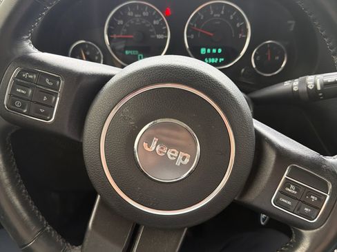 Used 2017 Jeep Wrangler Unlimited Sahara w/ Max Tow Package AWD/4WD image 10