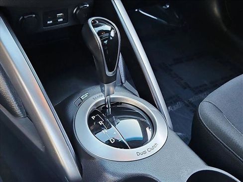 Used 2017 Hyundai Veloster Value Edition FWD image 12