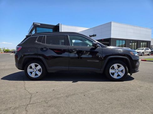 Used 2022 Jeep Compass Latitude FWD image 7