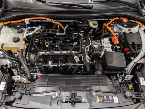 Used 2025 Ford Escape SE w/ PHEV Premium Package FWD image 3