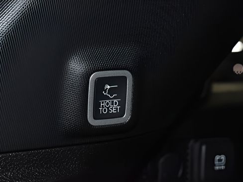 New 2026 Jeep Grand Cherokee Limited w/ Luxury Tech Group II AWD/4WD image 31