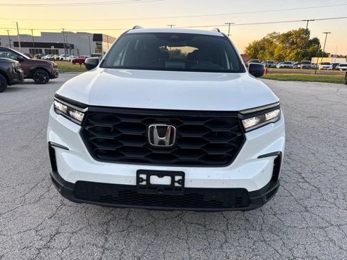 Used 2024 Honda Pilot Sport image 2