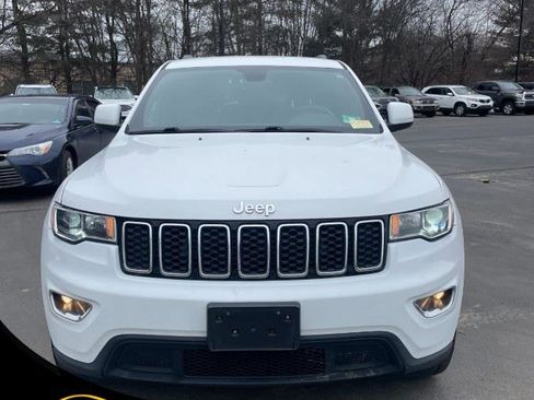 Used 2018 Jeep Grand Cherokee Laredo image 2