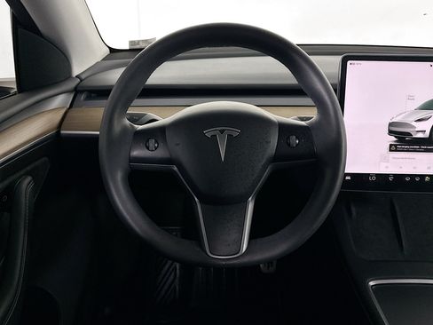 Used 2023 Tesla Model Y Long Range AWD/4WD image 17