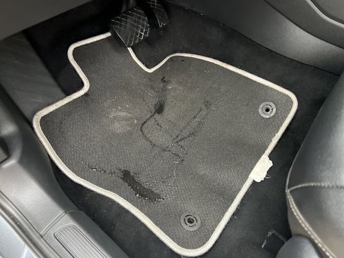 Certified 2022 Volkswagen Taos SE w/ Panoramic Sunroof Package image 15