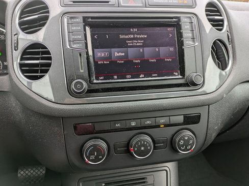 Used 2017 Volkswagen Tiguan Limited w/ Premium Package AWD/4WD image 12