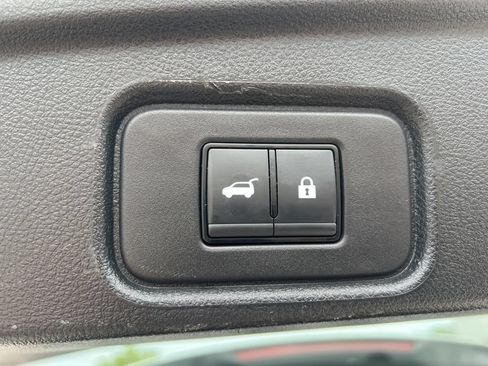 Certified 2024 Nissan Pathfinder SV w/ SV Premium Package AWD/4WD image 15