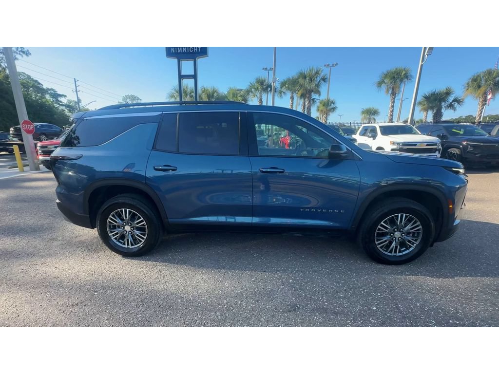 Used 2026 Chevrolet Traverse LT FWD image 9